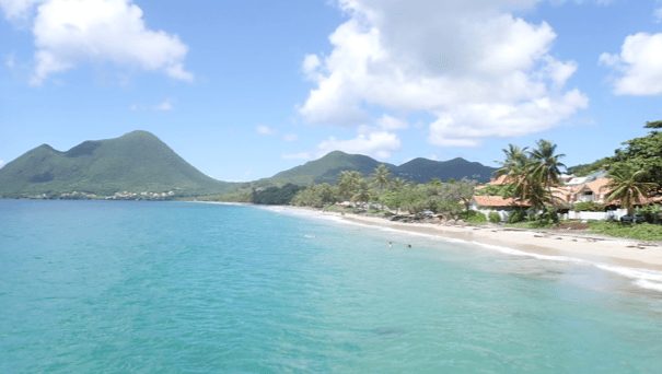 vue aérienne de la plage de La commune Le Diamant et ses alentours dans le sud de la Martinique